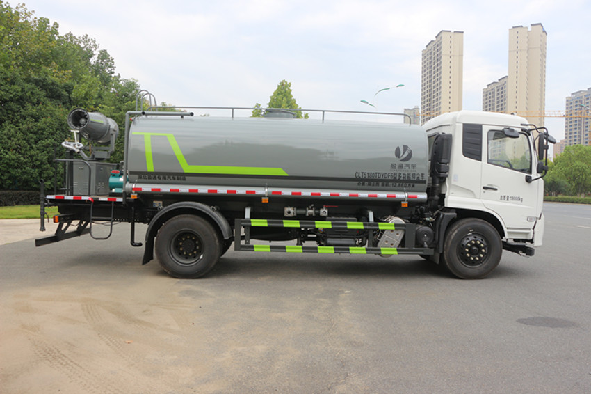 洒水车